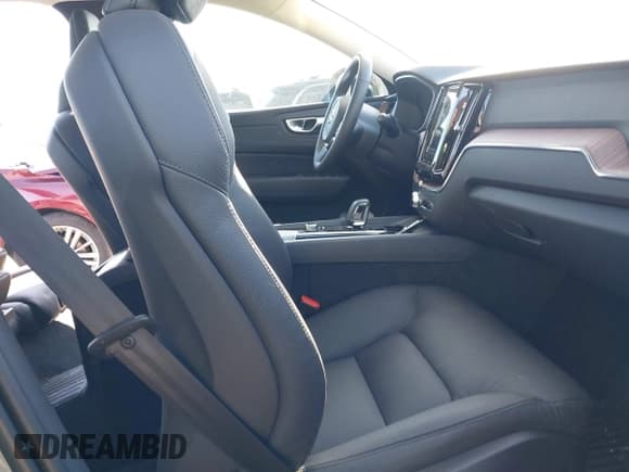 ✅ 2024 Volvo XC60 Plus Dark Theme • VIN: YV4H60DL0R1918759 • Lot: 41495835. Listed on IAAI with 3,277 mi. Free auction sales archive from the USA and detailed vehicle history report at DreamBid. Image 5.