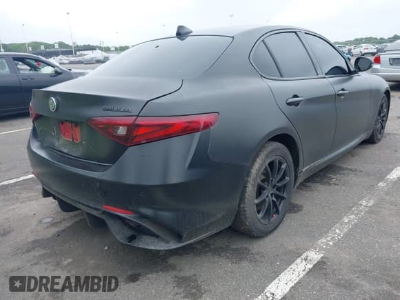 ✅ 2018 Alfa Romeo Giulia • VIN: ZARFAEDN0J7596915 • Lot: 42511563. Listed on IAAI with 35,892 mi. Free auction sales archive from the USA and detailed vehicle history report at DreamBid. Image 4.