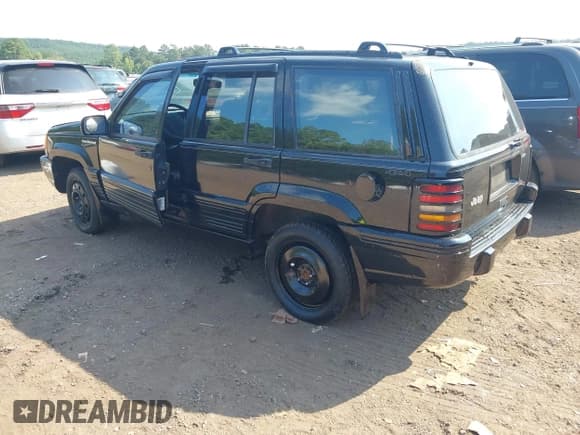 ✅ 1993 Jeep Grand Cherokee Laredo • VIN: 1J4GZ58S3PC130896 • Lot: 43038154. Listed on IAAI with 171,297 mi. Free auction sales archive from the USA and detailed vehicle history report at DreamBid. Image 3.