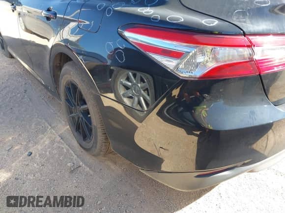 2019 Toyota Camry LE z VIN 4T1B11HK9KU725556, wystawiony jako IAAI lot #42922588 z przebiegiem 138 969 mil mil oraz . Historia ofert i sprzedaży dostępna na DreamBid. Obrazek 17.