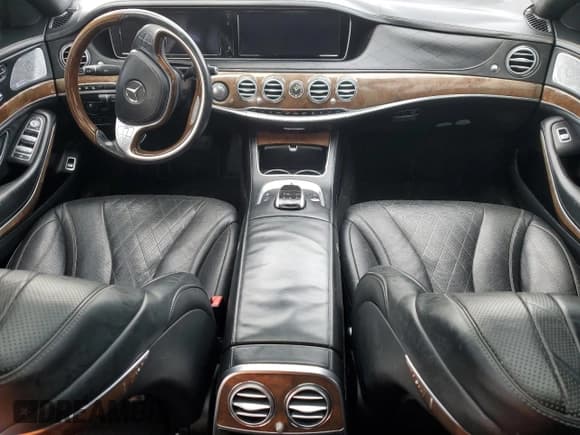 ✅ 2015 Mercedes-Benz S 550 • VIN: WDDUG8FB2FA070970 • Lot: 91766355. Wystawiony na Copart z przebiegiem Nie podano. Bezpłatny archiwum sprzedaży aukcyjnych z USA i szczegółowy raport historii pojazdu na DreamBid. Zdjęcie 9.