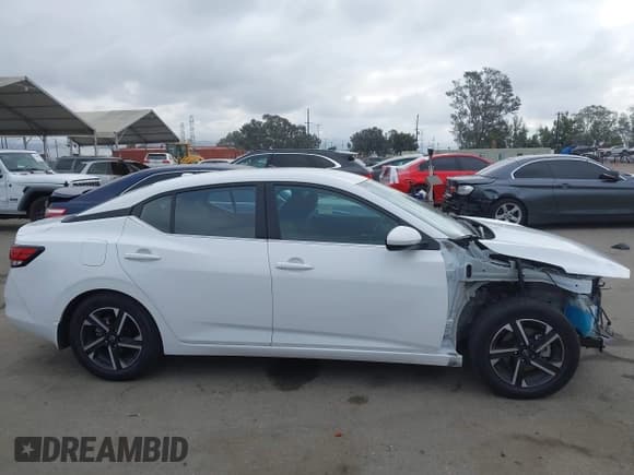 ✅ 2024 Nissan Sentra SV • VIN: 3N1AB8CV6RY282543 • Lot: 43239258. Wystawiony na IAAI z przebiegiem 26 953 mil. Bezpłatny archiwum sprzedaży aukcyjnych z USA i szczegółowy raport historii pojazdu na DreamBid. Zdjęcie 14.