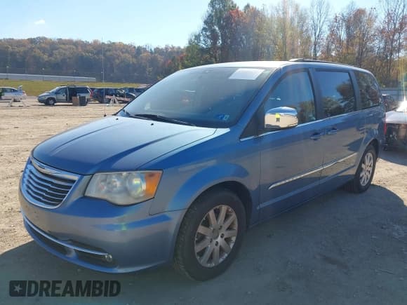 ✅ 2011 Chrysler Town & Country Touring L • VIN: 2A4RR8DG4BR758686 • Lot: 43623297. Listed on IAAI with 122,069 mi. Free auction sales archive from the USA and detailed vehicle history report at DreamBid. Image 2.