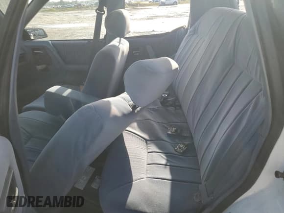 ✅ 1996 Oldsmobile Cutlass Ciera 1SA VX5 • VIN: 1G3AJ55M5T6394526 • Lot: 72783674. Wystawiony na Copart z przebiegiem 77 988 mil. Bezpłatny archiwum sprzedaży aukcyjnych z USA i szczegółowy raport historii pojazdu na DreamBid. Zdjęcie 10.