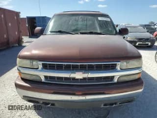 ✅ 2000 Chevrolet Suburban LT • VIN: 3GNFK16T3YG122555 • Lot: 76624964. Wystawiony na Copart z przebiegiem 193 236 mil. Bezpłatny archiwum sprzedaży aukcyjnych z USA i szczegółowy raport historii pojazdu na DreamBid. Zdjęcie 5.