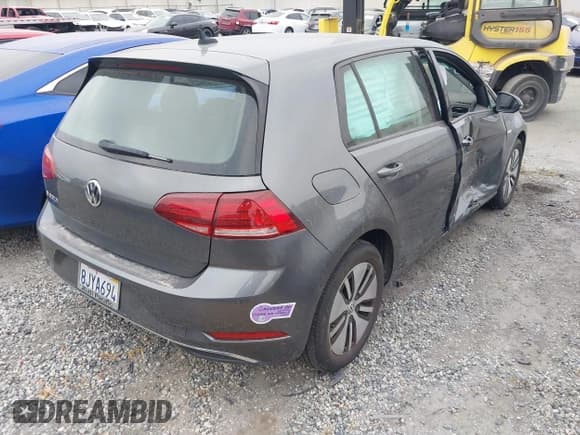 ✅ 2019 Volkswagen Golf SEL Premium • VIN: WVWPR7AU0KW911072 • Lot: 42028291. Listed on IAAI with 33,726 mi. Free auction sales archive from the USA and detailed vehicle history report at DreamBid. Image 4.