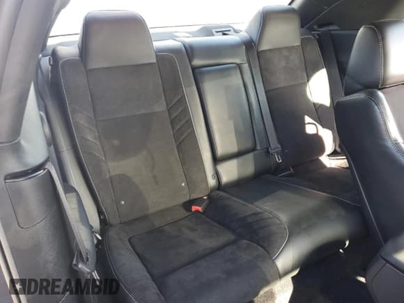 ✅ 2016 Dodge Challenger SRT 392 • VIN: 2C3CDZDJ1GH326392 • Lot: 91478375. Wystawiony na Copart z przebiegiem 37 721 mil. Bezpłatny archiwum sprzedaży aukcyjnych z USA i szczegółowy raport historii pojazdu na DreamBid. Zdjęcie 10.