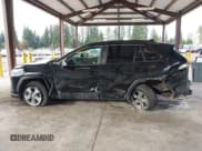 ✅ 2023 Toyota RAV4 Hybrid LE • VIN: 4T3MWRFV5PU082675 • Lot: 43587446. Wystawiony na IAAI z przebiegiem 25 420 mil. Bezpłatny archiwum sprzedaży aukcyjnych z USA i szczegółowy raport historii pojazdu na DreamBid. Zdjęcie 6.