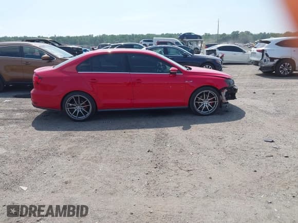 ✅ 2016 Volkswagen Jetta GLI SEL • VIN: 3VW5T7AJ2GM384025 • Лот: 42577811. Опубликован ранее на IAAI с пробегом 146 683 миль. Бесплатный доступ к архиву аукционных продаж из США и подробный отчёт об истории автомобиля на DreamBid. Изображение 13.