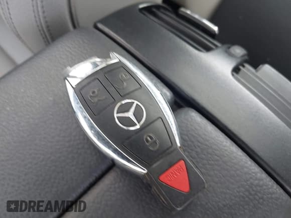 ✅ 2014 Mercedes-Benz C 250 • VIN: WDDGJ4HBXEG202664 • Lot: 41348775. Wystawiony na IAAI z przebiegiem 162 449 mil. Bezpłatny archiwum sprzedaży aukcyjnych z USA i szczegółowy raport historii pojazdu na DreamBid. Zdjęcie 11.