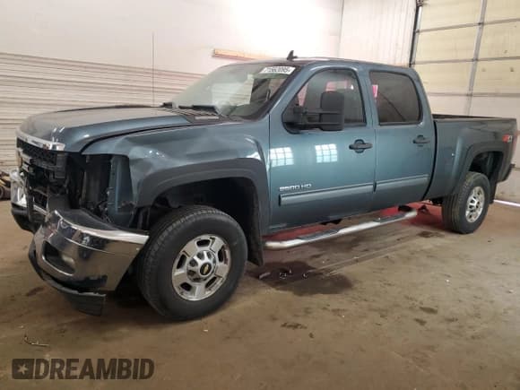 ✅ 2012 Chevrolet Silverado 2500HD LT • VIN: 1GC1KXC8XCF101945 • Lot: 71562095. Wystawiony na Copart z przebiegiem 183 156 mil. Bezpłatny archiwum sprzedaży aukcyjnych z USA i szczegółowy raport historii pojazdu na DreamBid. Zdjęcie 1.