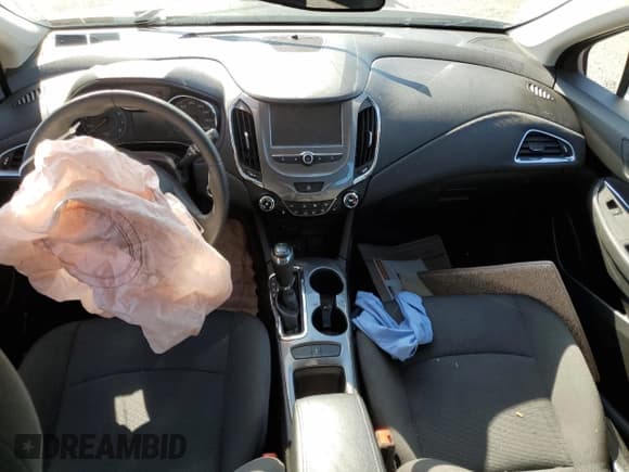 ✅ 2018 Chevrolet Cruze LT • VIN: 3G1BE6SM5JS596335 • Lot: 46620293. Listed on Copart with Not provided. Free auction sales archive from the USA and detailed vehicle history report at DreamBid. Image 8.