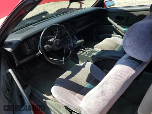 ✅ 1992 Pontiac Firebird • VIN: 1G2FW33F2NL217943 • Lot: 61988815. Wystawiony na Copart z przebiegiem 109 450 mil. Bezpłatny archiwum sprzedaży aukcyjnych z USA i szczegółowy raport historii pojazdu na DreamBid. Zdjęcie 8.