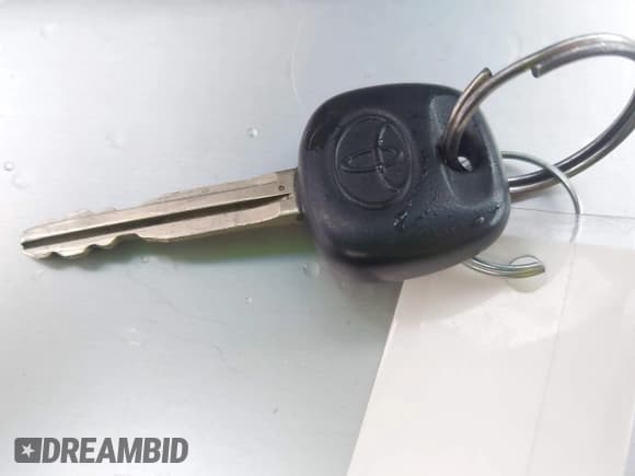 ✅ 2004 Toyota Sequoia Limited • VIN: 5TDZT38A44S231628 • Lot: 43704708. Listed on IAAI with 175,281 mi. Free auction sales archive from the USA and detailed vehicle history report at DreamBid. Image 11.