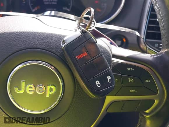 2020 Jeep Grand Cherokee Altitude z VIN 1C4RJEAG1LC245566, wystawiony jako IAAI lot #42699269 z przebiegiem 130 271 mil mil oraz . Historia ofert i sprzedaży dostępna na DreamBid. Obrazek 11.