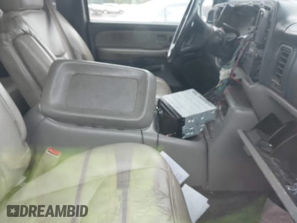 ✅ 2000 Chevrolet Suburban LS • VIN: 3GNFK16T0YG150460 • Лот: 42350756. Опубликован ранее на IAAI с пробегом Не указан. Бесплатный доступ к архиву аукционных продаж из США и подробный отчёт об истории автомобиля на DreamBid. Изображение 5.