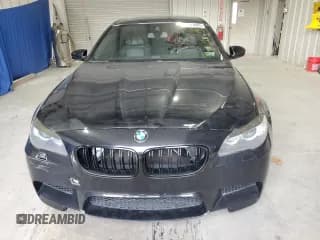 ✅ 2013 BMW M5 • VIN: WBSFV9C57DD096367 • Lot: 90514005. Wystawiony na Copart z przebiegiem 86 859 mil. Bezpłatny archiwum sprzedaży aukcyjnych z USA i szczegółowy raport historii pojazdu na DreamBid. Zdjęcie 5.