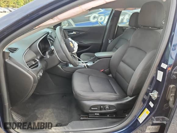 2020 Chevrolet Malibu LT z VIN 1G1ZD5ST9LF023321, wystawiony jako Copart lot #83964535 z przebiegiem 125 092 mil mil oraz Czysty tytuł • Clean title. Historia ofert i sprzedaży dostępna na DreamBid. Obrazek 7.