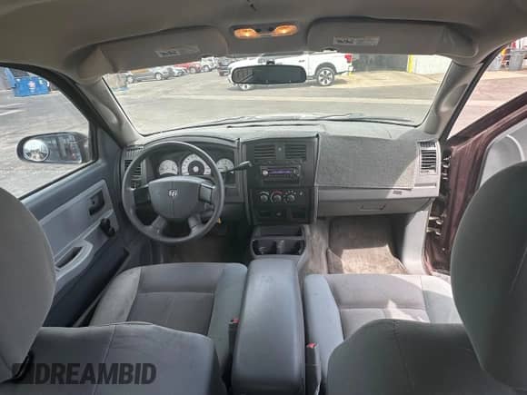 2005 Dodge Dakota ST с VIN 1D7HE28N75S204425, выставлен на аукционе Copart как лот 55522755 с пробегом 122 452 миль миль и Чистый • Clean title. История ставок и продаж доступна на DreamBid. Изображение 9.