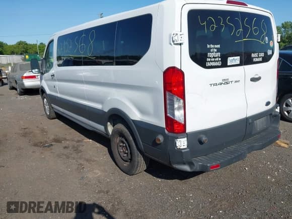 ✅ 2017 Ford Transit XL • VIN: 1FBZX2ZM3HKB15099 • Lot: 42352568. Wystawiony na IAAI z przebiegiem 216 536 mil. Bezpłatny archiwum sprzedaży aukcyjnych z USA i szczegółowy raport historii pojazdu na DreamBid. Zdjęcie 3.