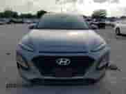 2020 Hyundai Kona SE с VIN KM8K12AA4LU401634, выставлен на аукционе Copart как лот 50210943 с пробегом 20 549 миль миль и . История ставок и продаж доступна на DreamBid. Изображение 5.