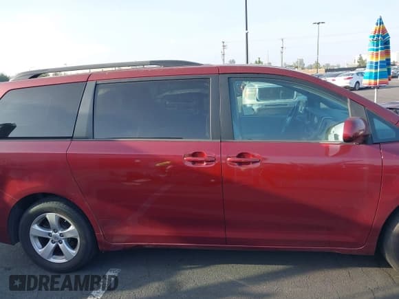 ✅ 2016 Toyota Sienna LE AAS • VIN: 5TDKK3DC8GS713020 • Lot: 42465626. Listed on IAAI with 89,999 mi. Free auction sales archive from the USA and detailed vehicle history report at DreamBid. Image 13.