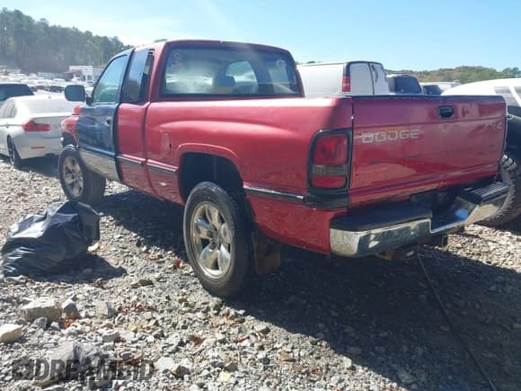 ✅ 1997 Dodge 1500 • VIN: 3B7HF13Y5VG803124 • Lot: 43520770. Wystawiony na IAAI z przebiegiem 250 663 mil. Bezpłatny archiwum sprzedaży aukcyjnych z USA i szczegółowy raport historii pojazdu na DreamBid. Zdjęcie 3.