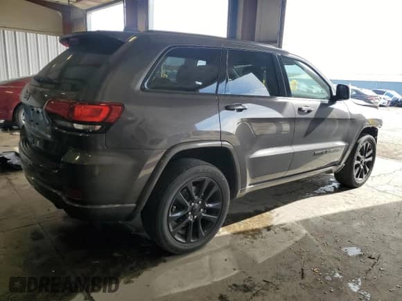 2018 Jeep Grand Cherokee Altitude z VIN 1C4RJFAG1JC390447, wystawiony jako Copart lot #90273155 z przebiegiem 133 723 mil mil oraz Szkoda całkowita • Salvage title. Historia ofert i sprzedaży dostępna na DreamBid. Obrazek 3.