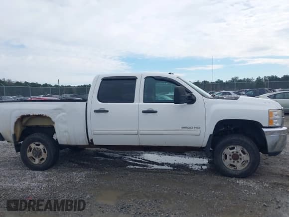 ✅ 2011 Chevrolet Silverado 2500HD LT • VIN: 1GC1KXCG8BF254085 • Lot: 43839720. Listed on IAAI with 252,712 mi. Free auction sales archive from the USA and detailed vehicle history report at DreamBid. Image 14.