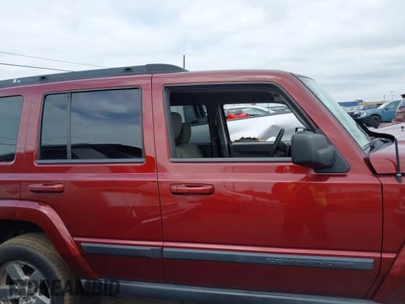 ✅ 2007 Jeep Commander Sport • VIN: 1J8HG48N17C550251 • Lot: 42506732. Listed on IAAI with 143,329 mi. Free auction sales archive from the USA and detailed vehicle history report at DreamBid. Image 13.