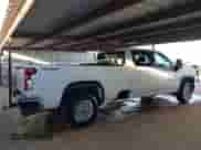 2021 Chevrolet Silverado 2500HD LT z VIN 1GC1YNE7XMF292436, wystawiony jako Copart lot #84264044 z przebiegiem 111 721 mil mil oraz Czysty tytuł • Clean title. Historia ofert i sprzedaży dostępna na DreamBid. Obrazek 3.