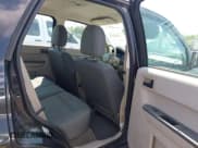 ✅ 2011 Ford Escape XLS • VIN: 1FMCU0C71BKC40381 • Lot: 42668220. Wystawiony na IAAI z przebiegiem 246 078 mil. Bezpłatny archiwum sprzedaży aukcyjnych z USA i szczegółowy raport historii pojazdu na DreamBid. Zdjęcie 8.