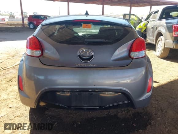 ✅ 2017 Hyundai Veloster Value Edition • VIN: KMHTC6AD9HU313914 • Лот: 43631209. Опубликован ранее на IAAI с пробегом Не указан. Бесплатный доступ к архиву аукционных продаж из США и подробный отчёт об истории автомобиля на DreamBid. Изображение 15.