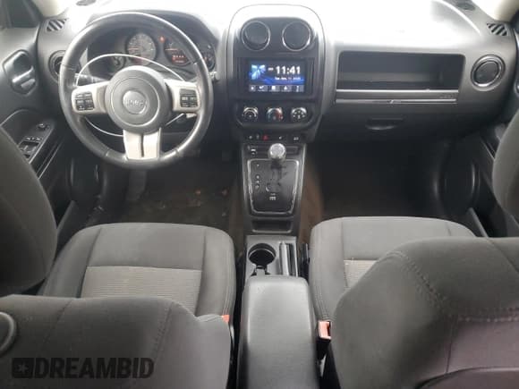 ✅ 2014 Jeep Patriot Latitude • VIN: 1C4NJRFBXED627790 • Lot: 92002875. Wystawiony na Copart z przebiegiem 142 265 mil. Bezpłatny archiwum sprzedaży aukcyjnych z USA i szczegółowy raport historii pojazdu na DreamBid. Zdjęcie 8.