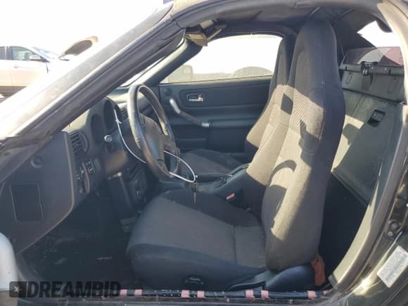 ✅ 2000 Toyota MR2 • VIN: JTDFR3202Y0008837 • Лот: 86105434. Опубликован ранее на Copart с пробегом Не указан. Бесплатный доступ к архиву аукционных продаж из США и подробный отчёт об истории автомобиля на DreamBid. Изображение 7.