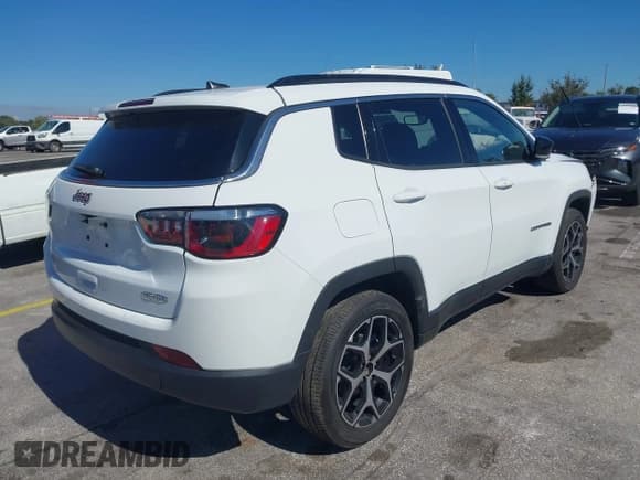 ✅ 2024 Jeep Compass Latitude • VIN: 3C4NJDBNXRT604481 • Lot: 43702930. Listed on IAAI with 44,238 mi. Free auction sales archive from the USA and detailed vehicle history report at DreamBid. Image 4.
