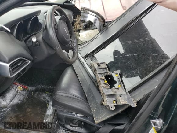 ✅ 2017 Jaguar XE 25t Prestige • VIN: SAJAE4BG7HA945686 • Lot: 66482014. Wystawiony na Copart z przebiegiem Nie podano. Bezpłatny archiwum sprzedaży aukcyjnych z USA i szczegółowy raport historii pojazdu na DreamBid. Zdjęcie 7.