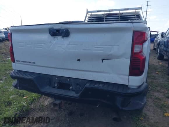 2022 Chevrolet Silverado 2500HD Work Truck с VIN 1GC1WLE73NF201177, выставлен на аукционе IAAI как лот 42511396 с пробегом 89 047 миль миль и . История ставок и продаж доступна на DreamBid. Изображение 16.