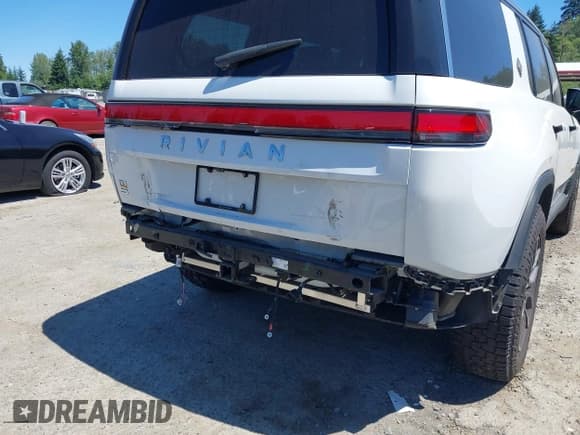 ✅ 2023 Rivian R1S Launch Edition • VIN: 7PDSGABL5PN003628 • Лот: 42666344. Опубликован ранее на IAAI с пробегом 35 106 миль. Бесплатный доступ к архиву аукционных продаж из США и подробный отчёт об истории автомобиля на DreamBid. Изображение 6.