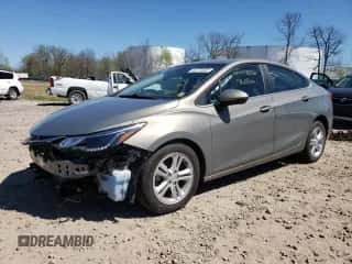 2018 Chevrolet Cruze LT z VIN 1G1BE5SM9J7128150, wystawiony jako Copart lot #44773332 z przebiegiem 78 133 mil mil oraz . Historia ofert i sprzedaży dostępna na DreamBid. Obrazek 2.