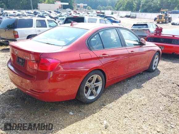✅ 2014 BMW 3 Series 320i • VIN: WBA3B1C51EPV79158 • Lot: 43011559. Listed on IAAI with 154,197 mi. Free auction sales archive from the USA and detailed vehicle history report at DreamBid. Image 4.