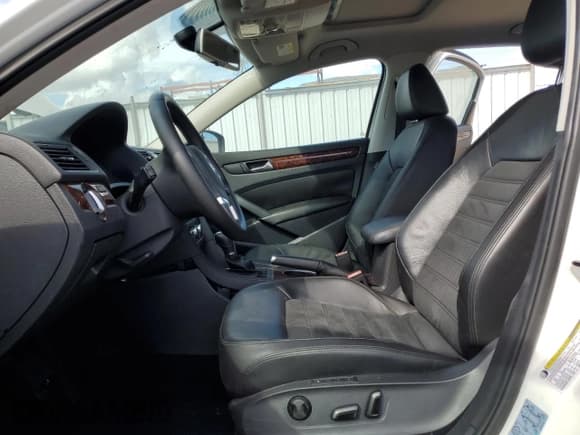 ✅ 2013 Volkswagen Passat SEL • VIN: 1VWCP7A34DC085839 • Lot: 70501935. Listed on Copart with 58,858 mi. Free auction sales archive from the USA and detailed vehicle history report at DreamBid. Image 7.