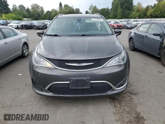 ✅ 2018 Chrysler Pacifica Touring L • VIN: 2C4RC1BG9JR124516 • Лот: 71738455. Опубликован ранее на Copart с пробегом 168 762 миль. Бесплатный доступ к архиву аукционных продаж из США и подробный отчёт об истории автомобиля на DreamBid. Изображение 5.