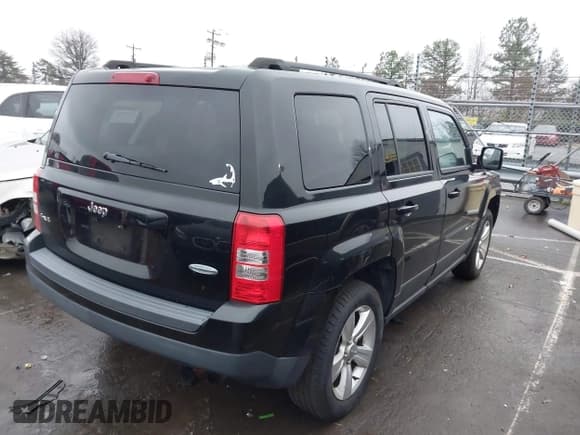 ✅ 2015 Jeep Patriot Latitude • VIN: 1C4NJRFB9FD382465 • Lot: 43889253. Listed on IAAI with 127,732 mi. Free auction sales archive from the USA and detailed vehicle history report at DreamBid. Image 4.