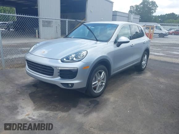 ✅ 2016 Porsche Cayenne • VIN: WP1AA2A23GLA04838 • Лот: 42966808. Опубликован ранее на IAAI с пробегом 162 171 миль. Бесплатный доступ к архиву аукционных продаж из США и подробный отчёт об истории автомобиля на DreamBid. Изображение 2.