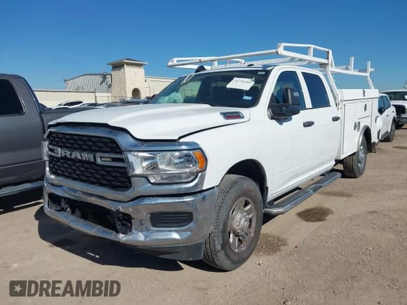 ✅ 2024 Ram 2500 Tradesman • VIN: 3C6UR4HJ5RG230712 • Lot: 43796460. Wystawiony na IAAI z przebiegiem 20 270 mil. Bezpłatny archiwum sprzedaży aukcyjnych z USA i szczegółowy raport historii pojazdu na DreamBid. Zdjęcie 17.