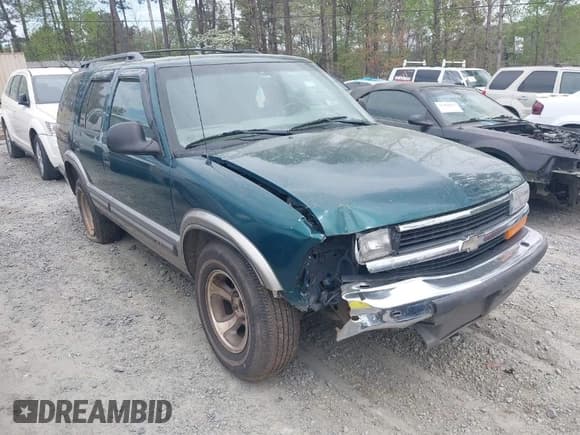 ✅ 1998 Chevrolet Blazer LS • VIN: 1GNCS13W4W2214149 • Lot: 41960319. Wystawiony na IAAI z przebiegiem 180 251 mil. Bezpłatny archiwum sprzedaży aukcyjnych z USA i szczegółowy raport historii pojazdu na DreamBid. Zdjęcie 1.