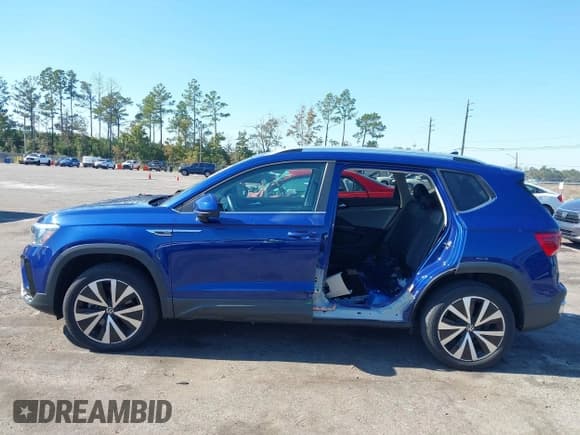 ✅ 2022 Volkswagen Taos SE • VIN: 3VVRX7B25NM021068 • Lot: 43683171. Listed on IAAI with 21,975 mi. Free auction sales archive from the USA and detailed vehicle history report at DreamBid. Image 14.