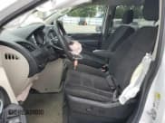 ✅ 2019 Dodge Grand Caravan SE • VIN: 2C7WDGBG6KR678636 • Lot: 71089935. Wystawiony na Copart z przebiegiem 85 578 mil. Bezpłatny archiwum sprzedaży aukcyjnych z USA i szczegółowy raport historii pojazdu na DreamBid. Zdjęcie 7.