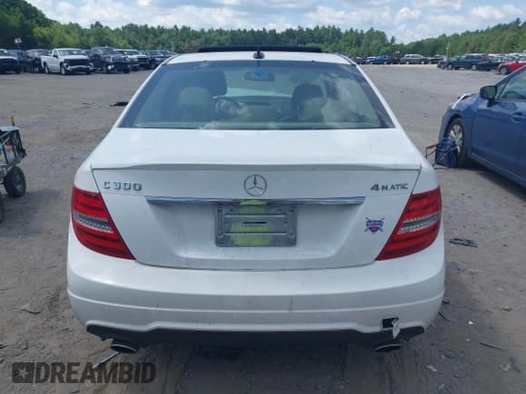 ✅ 2013 Mercedes-Benz C 300 Sport • VIN: WDDGF8AB7DR280115 • Lot: 42587180. Listed on IAAI with 120,832 mi. Free auction sales archive from the USA and detailed vehicle history report at DreamBid. Image 15.